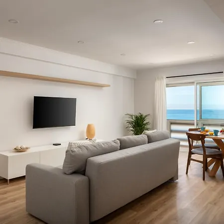 公寓 Beachfront Apartment, 25m From The With Ac And Heating