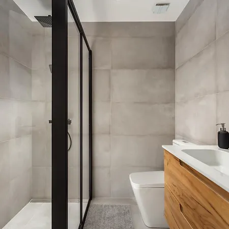 公寓 Beachfront Apartment, 25m From The With Ac And Heating *