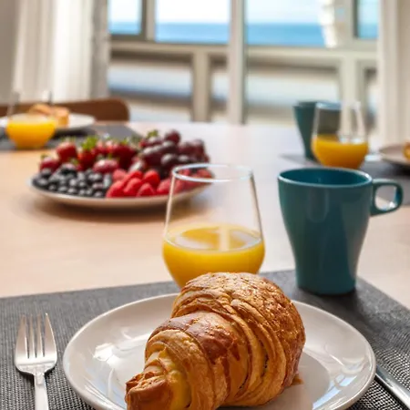 Beachfront Apartment, 25m From The With Ac And Heating *