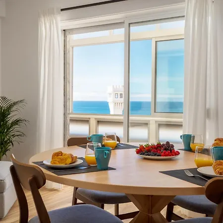 Beachfront Apartment, 25m From The With Ac And Heating