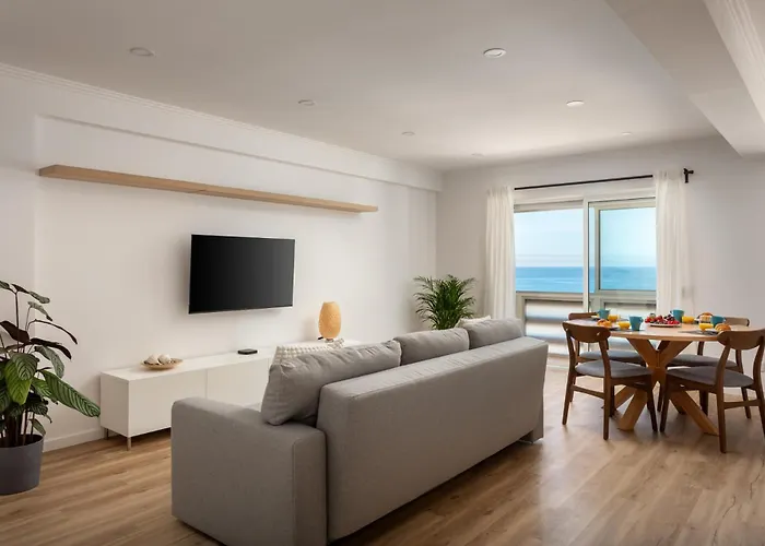 شقة Beachfront Apartment, 25m From The With Ac And Heating